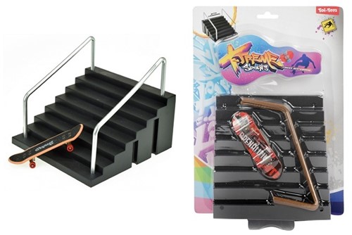 SKATE Vingerskateboard inclusief trap met leuningen 8x20x28cm.